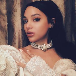 Meet your Posher, Mia